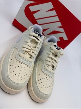 Nike Low-Top Sneakers in Cream & Pale Gray